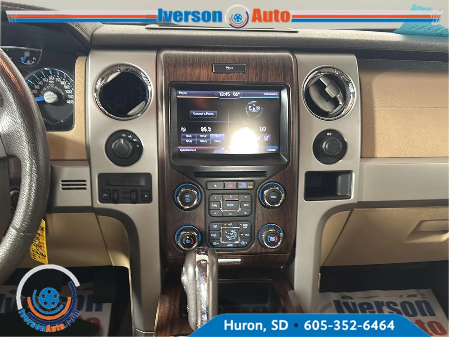 Used 2013 Green Gem Metallic/Pale Adobe Metallic Ford Lariat image 21