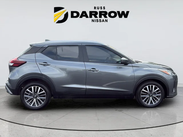 Used 2023 Gray Nissan SV image 6