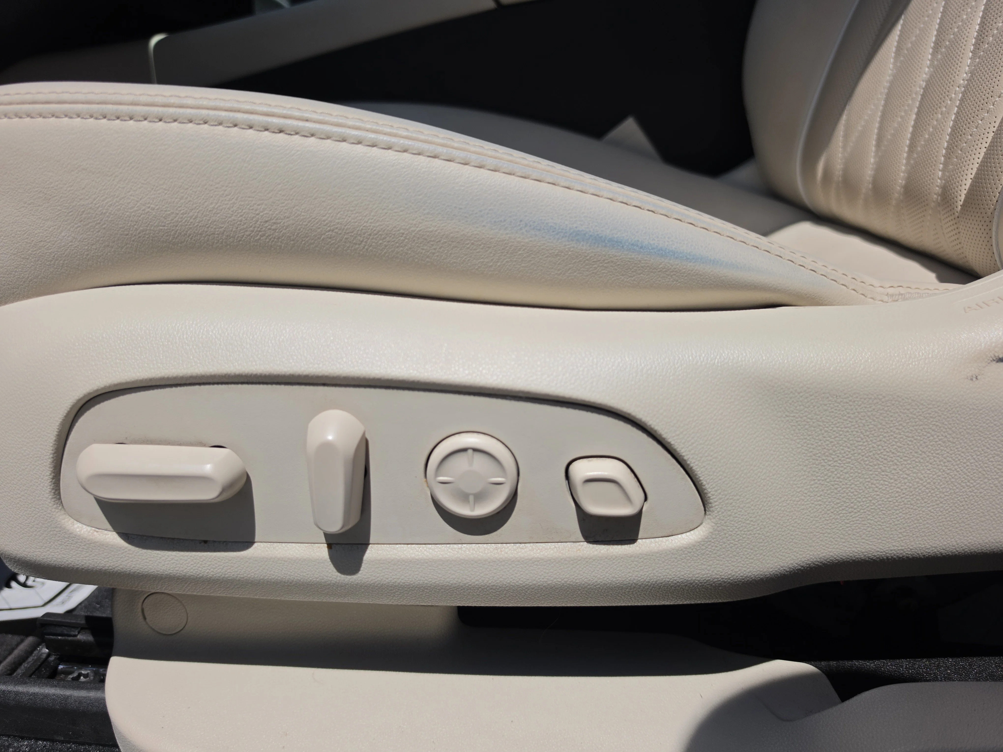 Used 2023 White Frost Tricoat Buick Avenir image 13