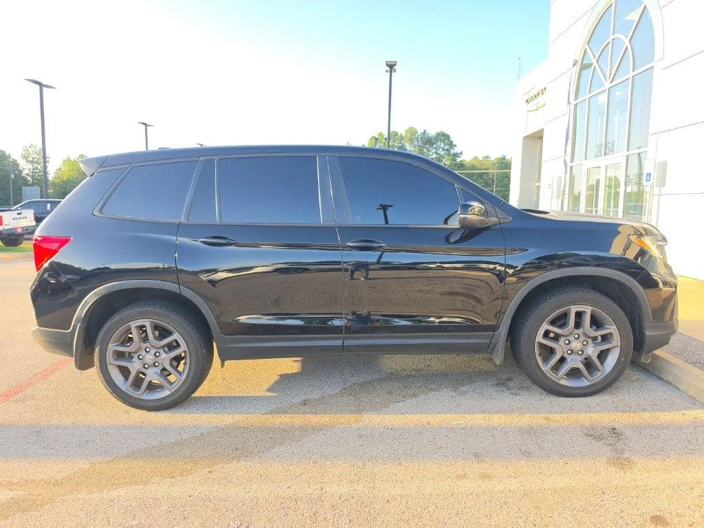 Used 2023 Black Honda EX-L image 2