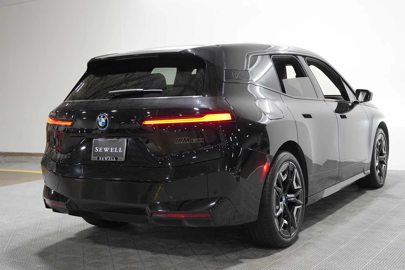 Certified Used 2023 Black Sapphire Metallic BMW M60 image 4