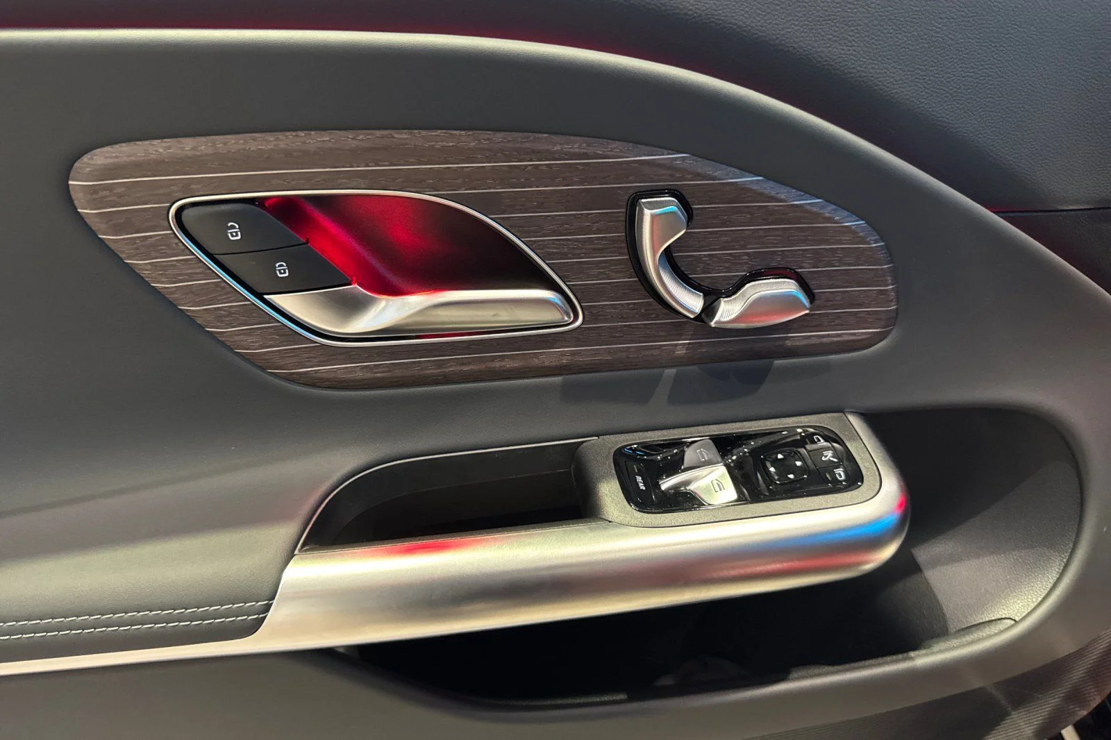New 2027 MANUFAKTUR Patagonia Red Metallic Mercedes-Benz CLA 220 image 8