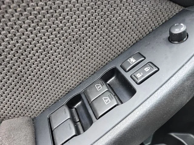 Used 2009 White Nissan 2.5 S image 35