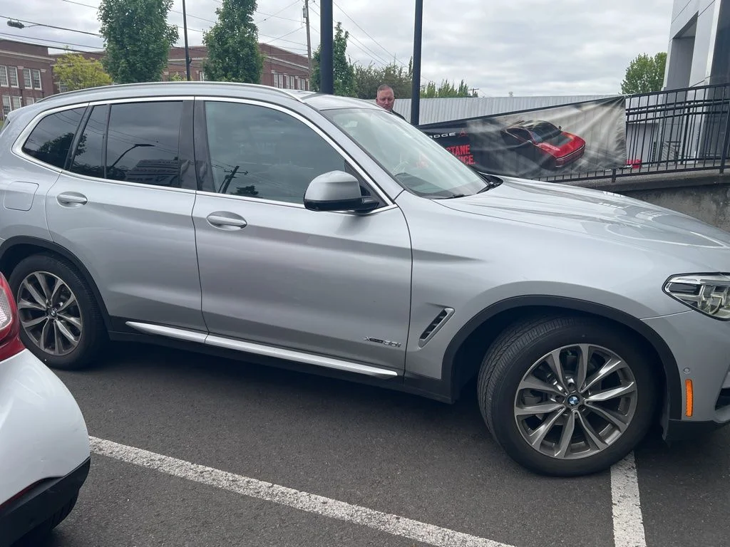 Used 2018 Silver BMW xDrive30i image 3