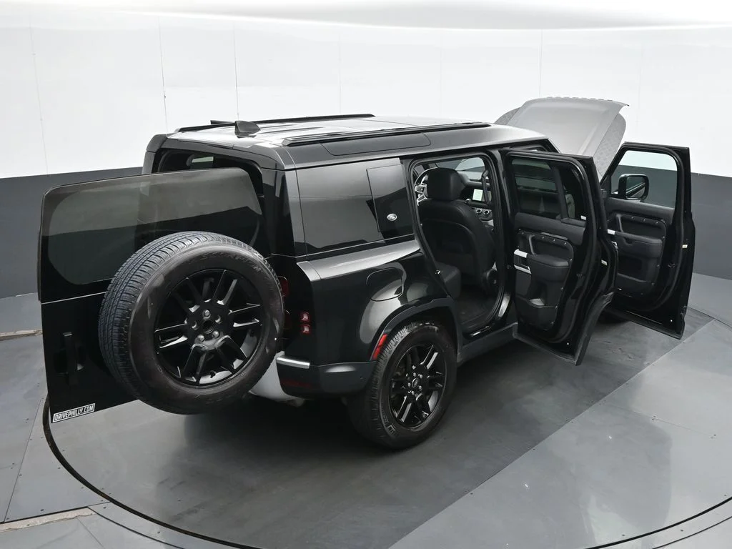 Used 2024 Black Land Rover S image 39