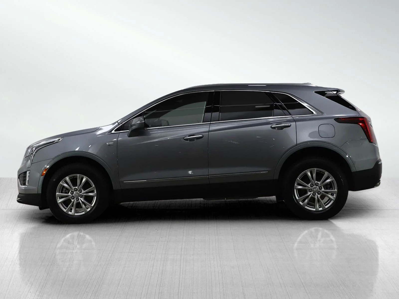 Used 2025 Cadillac XT5 Luxury with VIN 1GYKNBR47SZ105123 for sale in Burnsville, Minnesota