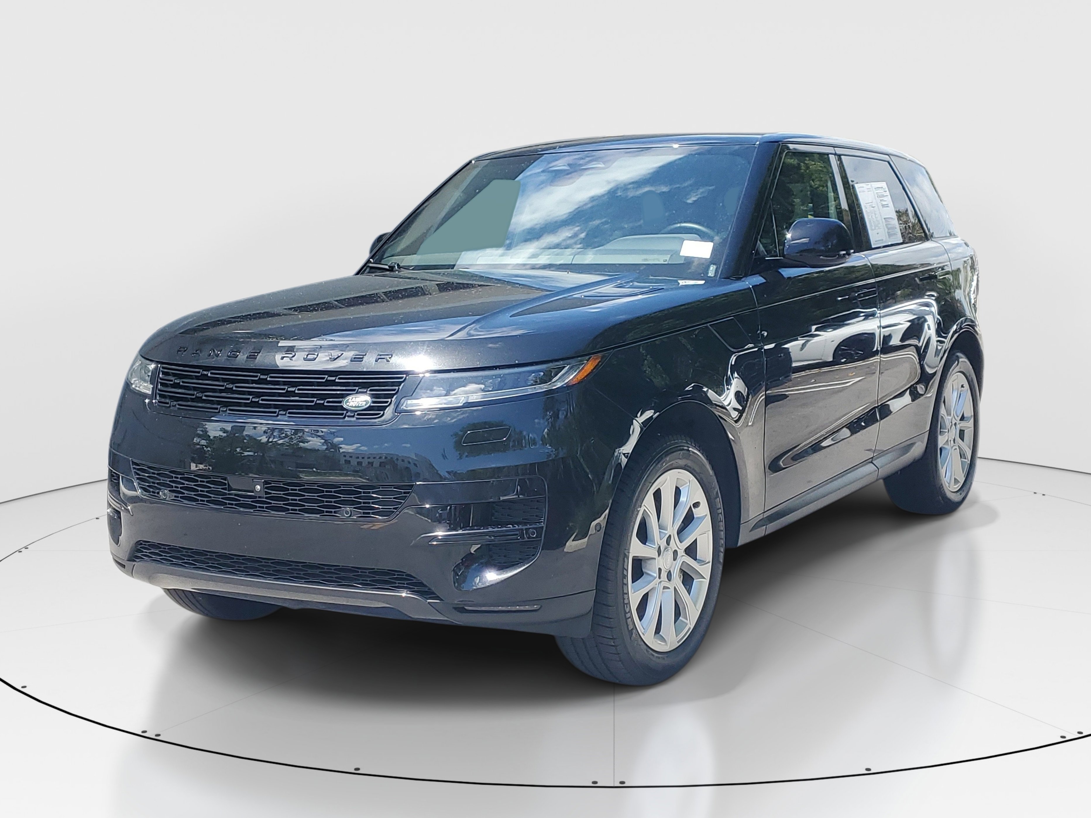 Used 2025 Santorini Black Metallic Land Rover SE image 3
