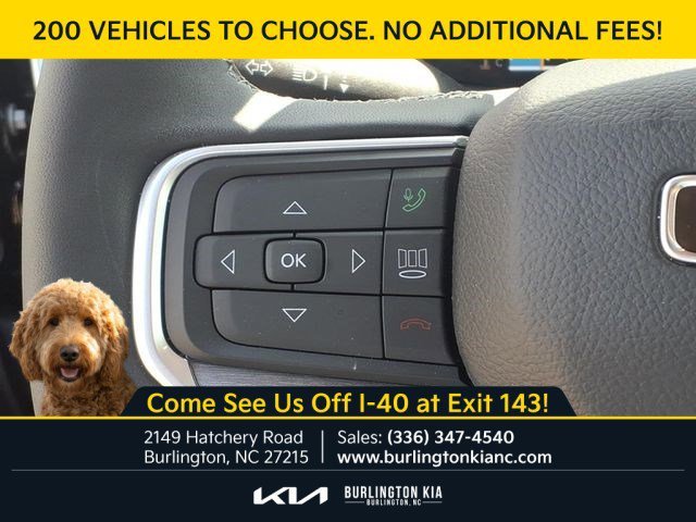 Used 2025 Diamond Black Crystal Pearlcoat Jeep Base image 11