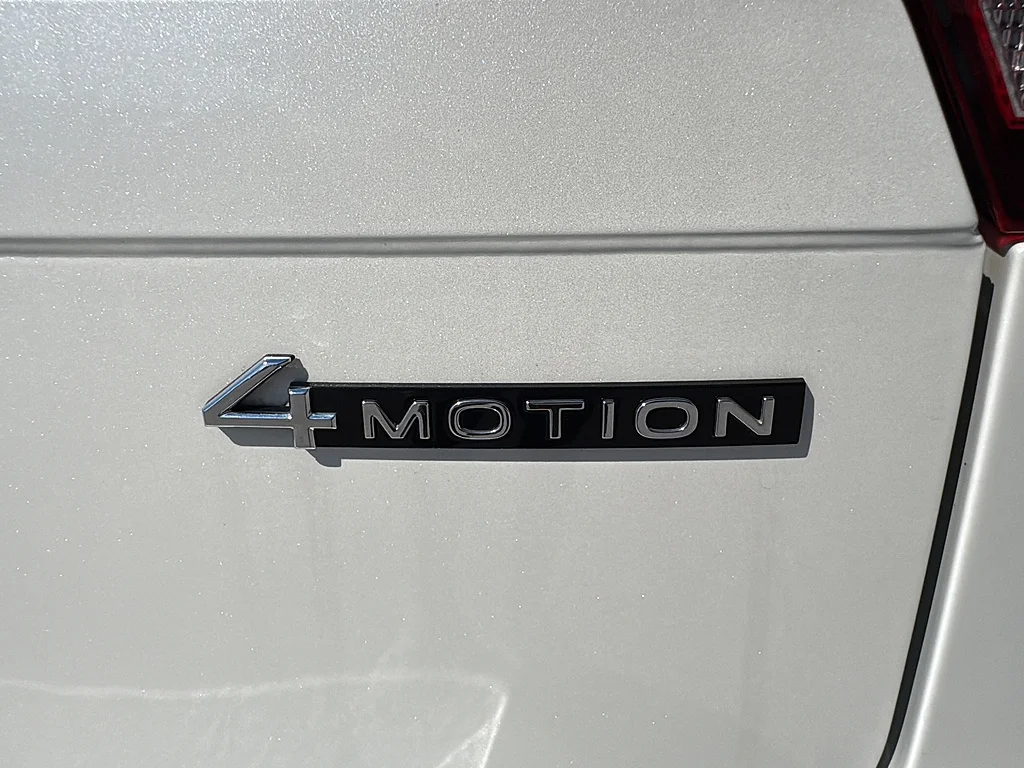 Used 2022 Oryx White Pearl Volkswagen 2.0T SEL R-Line 4MOTION image 31