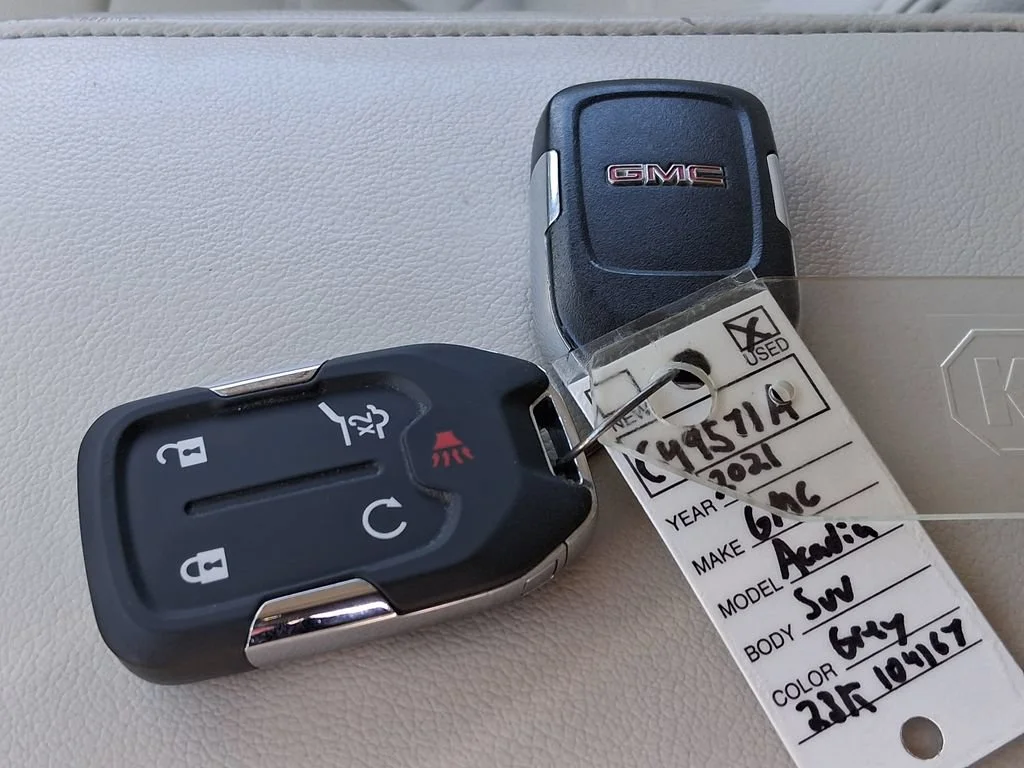 Used 2021 SATIN STEEL METALLIC GMC Denali image 25