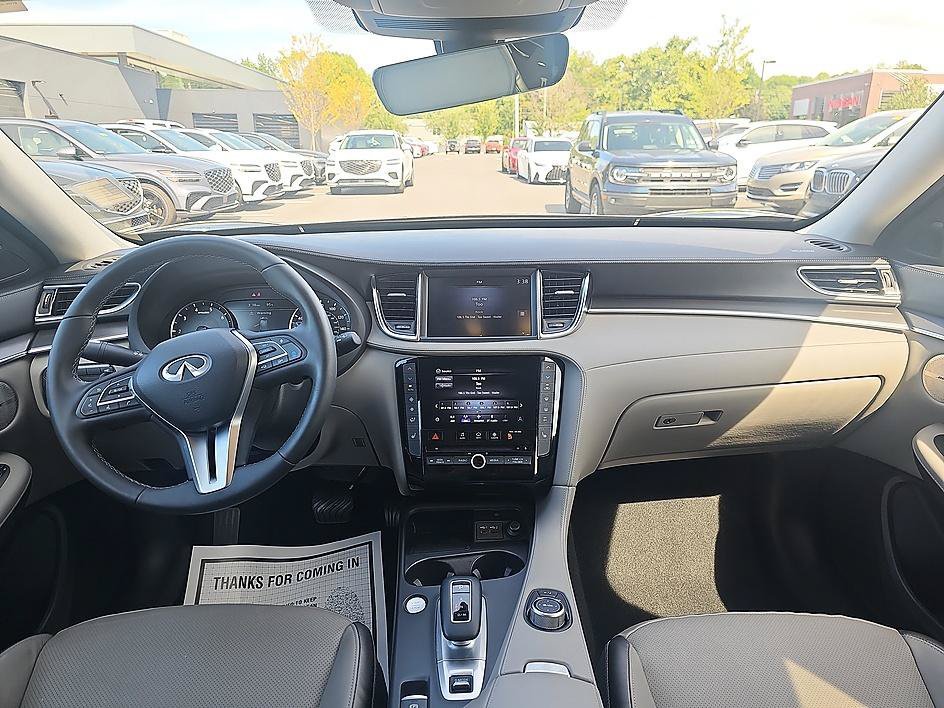 Used 2024 Black Obsidian INFINITI LUXE image 33