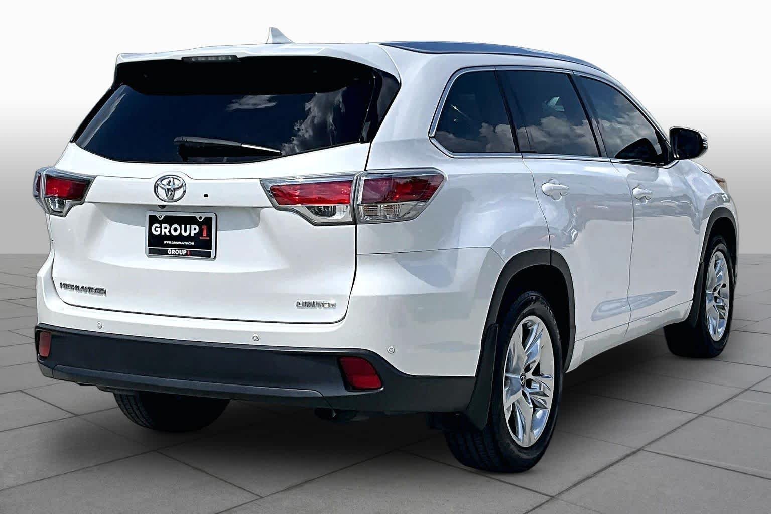 Used 2016 Blizzard Pearl Toyota Limited image 13