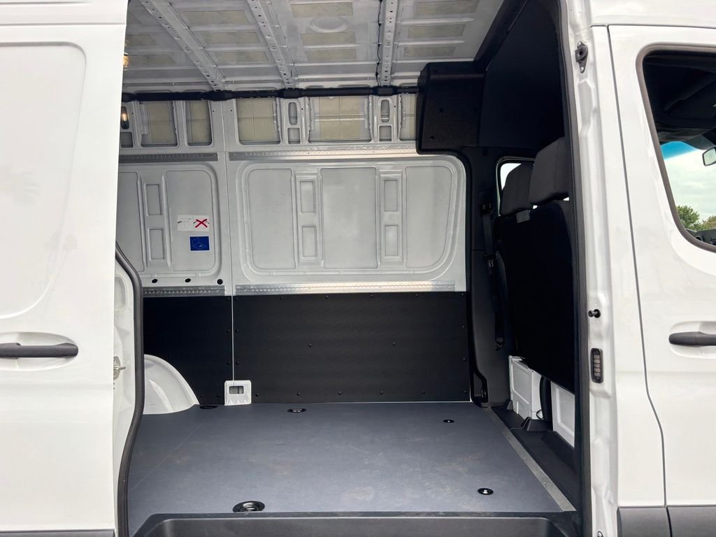Used 2025 White Mercedes-Benz Cargo 144 WB image 32