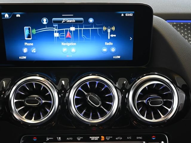 Used 2025  Mercedes-Benz GLA 250 image 4