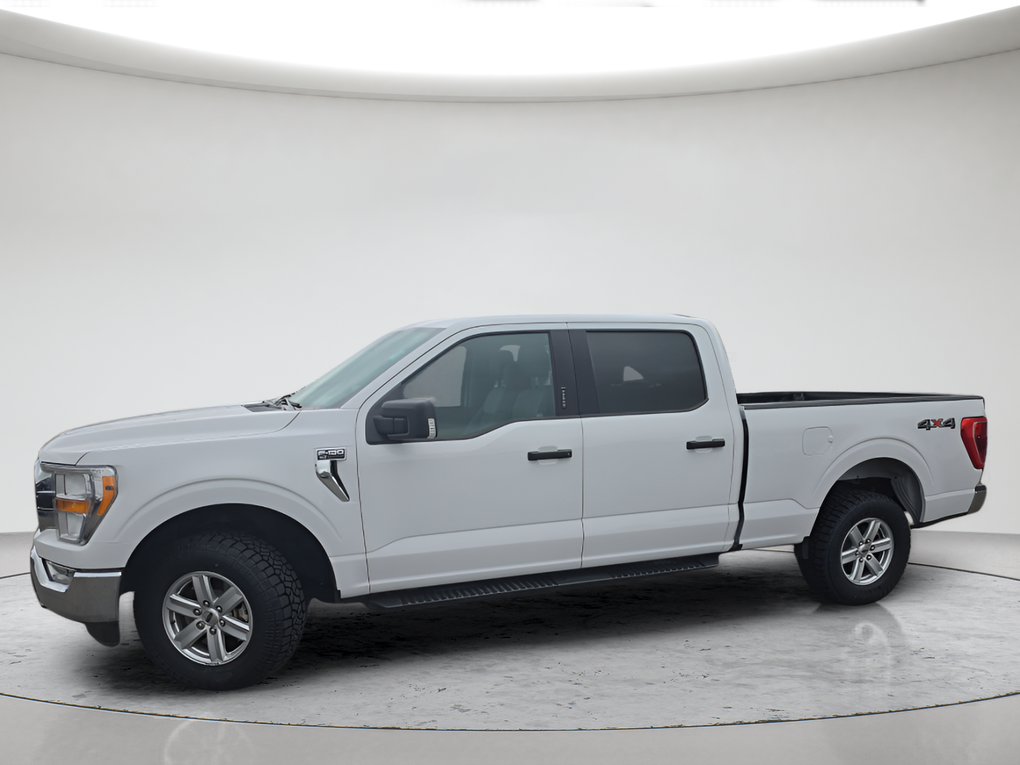 Used 2021 White Ford XLT image 2