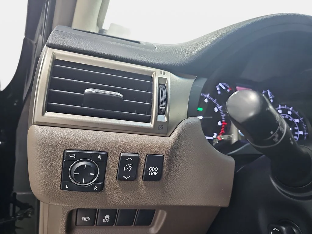 Used 2017 Black Lexus 460 image 26