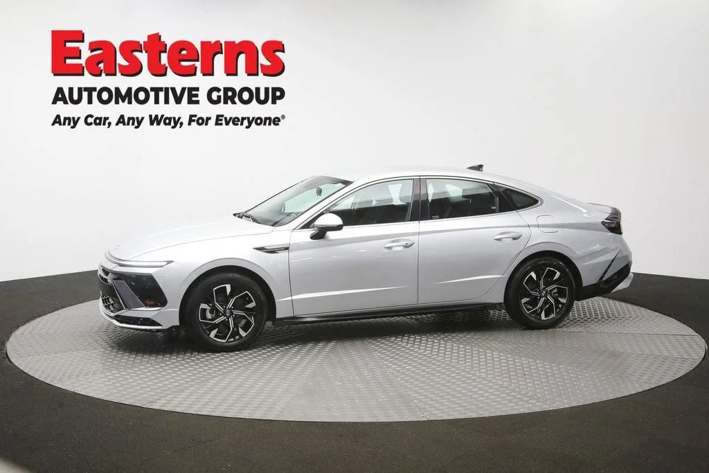 Used 2025 Silver Hyundai SEL image 61