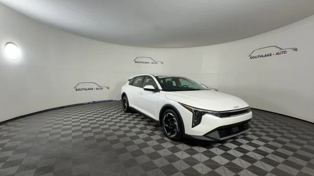 New 2026 Snow White Pearl Kia EX image 2