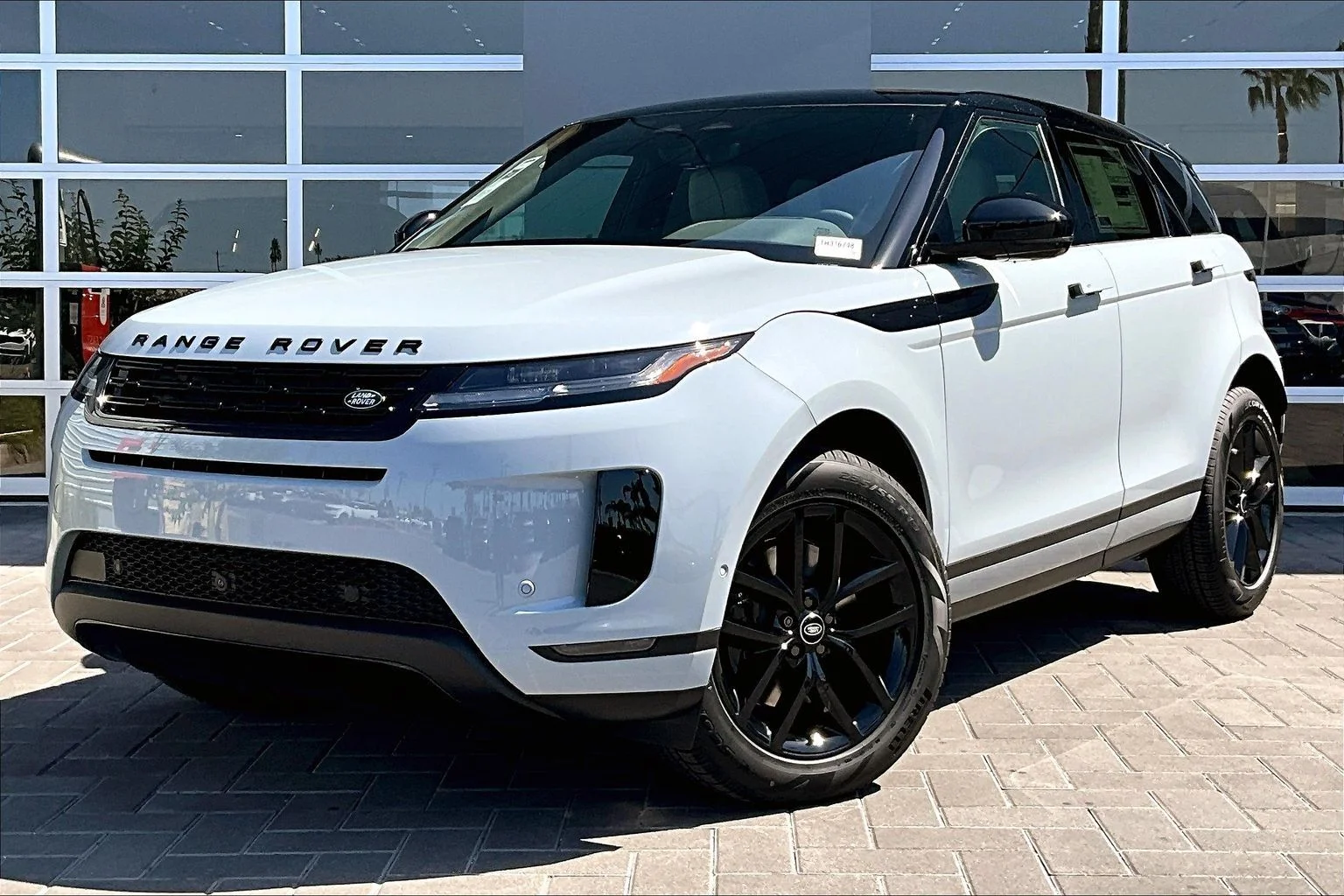 2026 Land Rover Range Rover Evoque S's photo