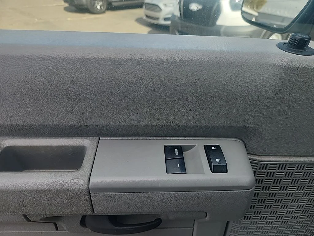 Used 2013 White Ford XLT image 25