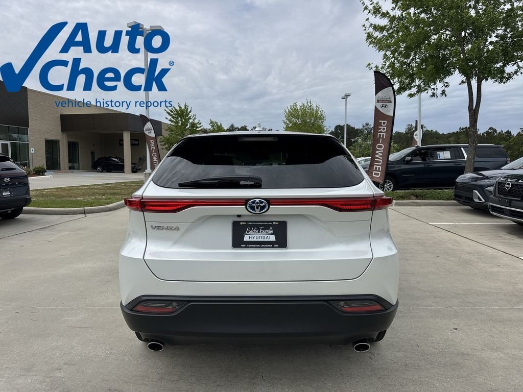 Used 2024 Pearl Toyota LE image 19