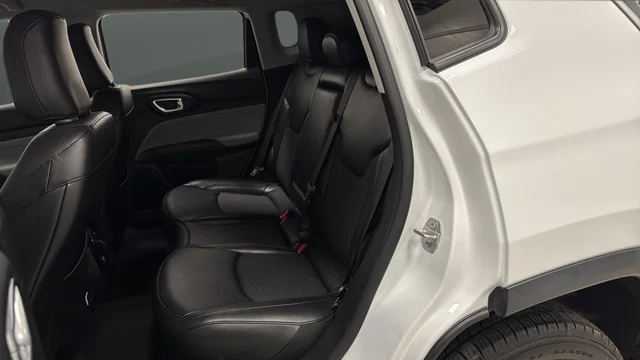Used 2022 Bright White Clearcoat Jeep Latitude image 21