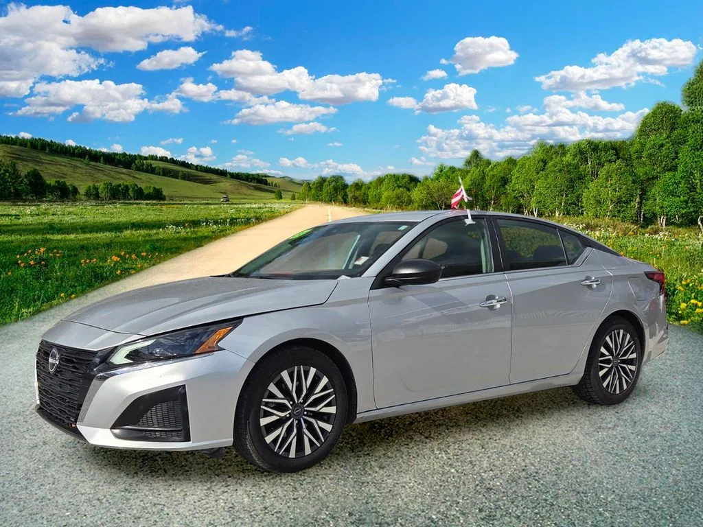 Used 2024 Silver Nissan 2.5 SV image 2