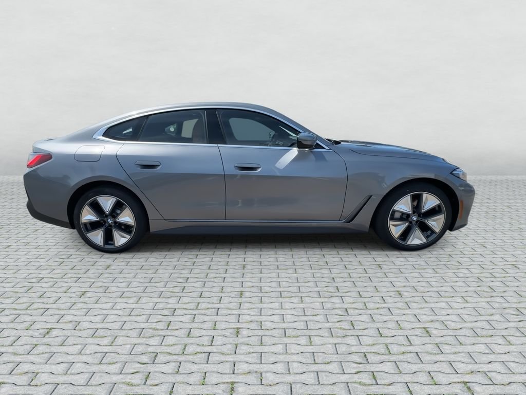 New 2026 Skyscraper Grey Metallic BMW xDrive40 image 9