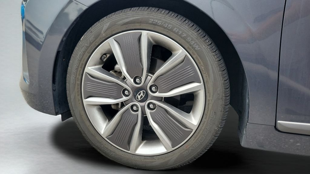 Used 2019 White Hyundai Limited image 3