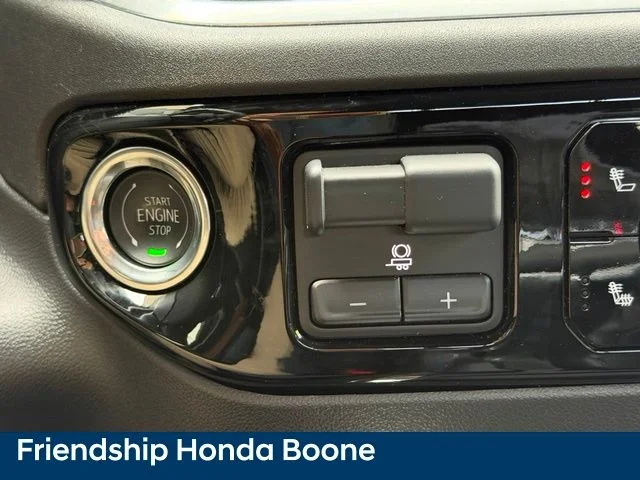 Used 2025 White Chevrolet RST image 36