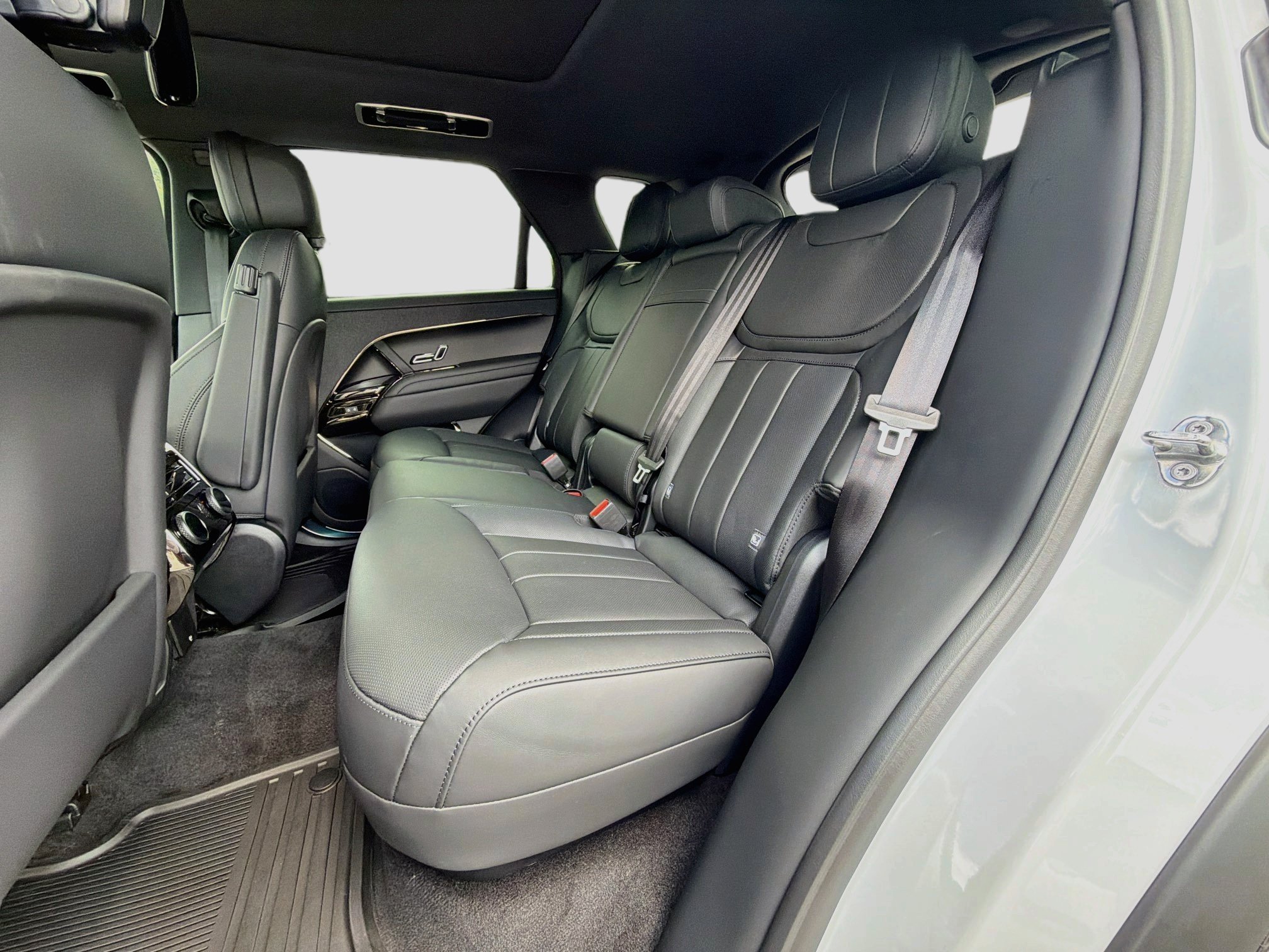 New 2027 Fuji White Land Rover Dynamic SE image 20