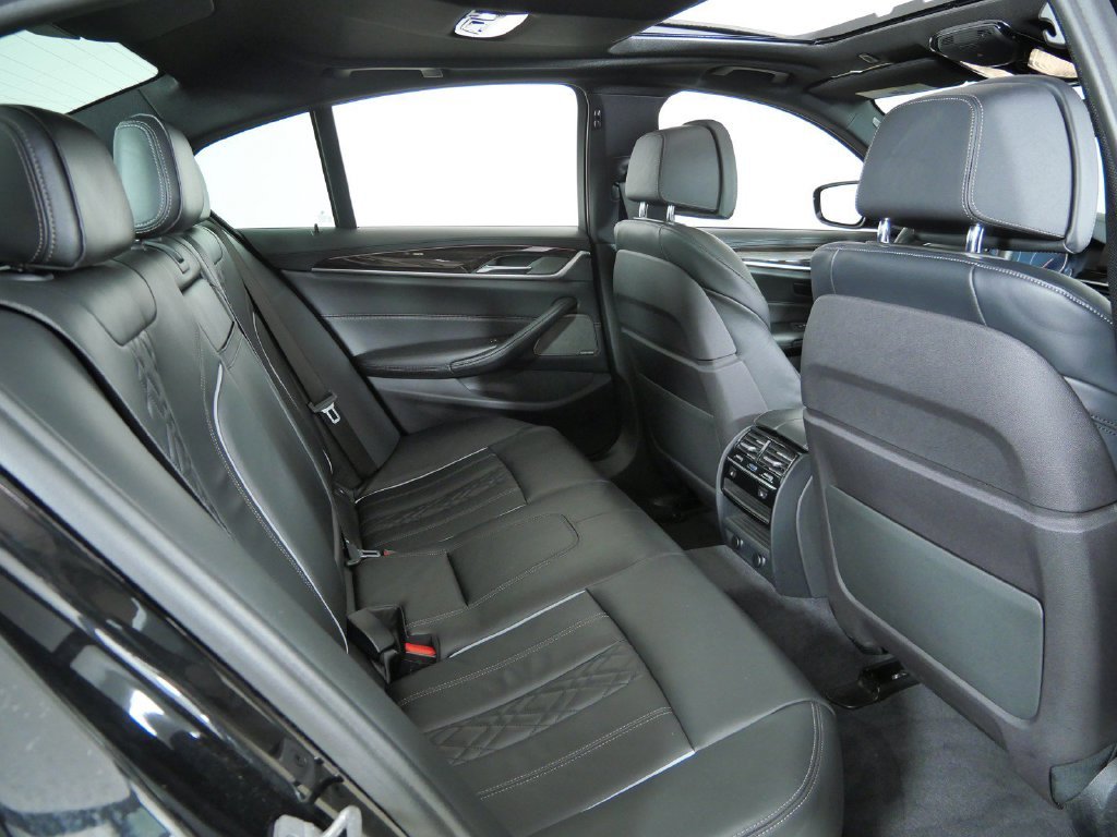 Used 2018 Black Sapphire Metallic BMW 540i xDrive image 26