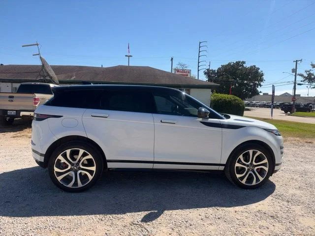Used 2022 White Land Rover R-Dynamic SE image 15