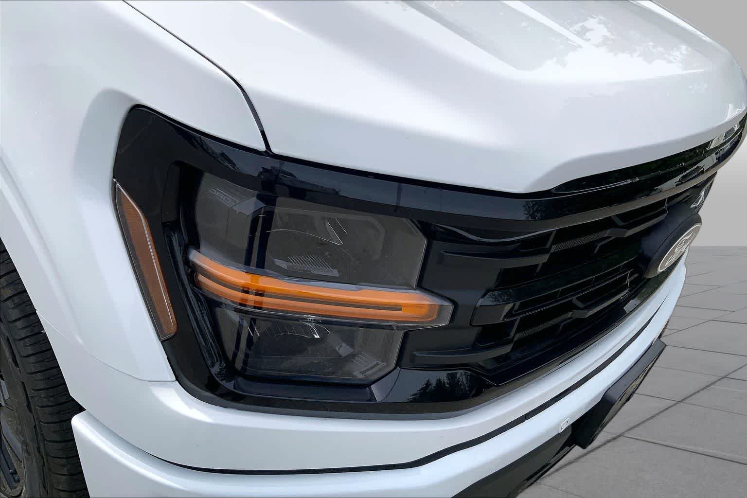 New 2026 Oxford White Ford XLT image 15