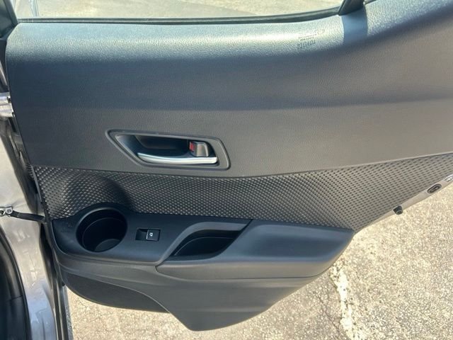 Used 2018 Silver Toyota XLE image 5