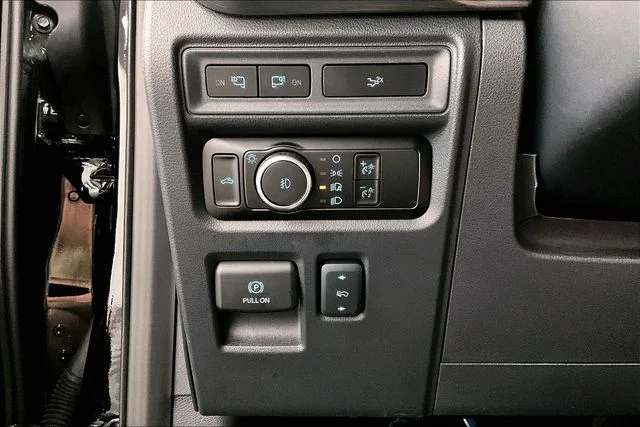 Used 2023 Agate Black Metallic Ford Lariat image 38