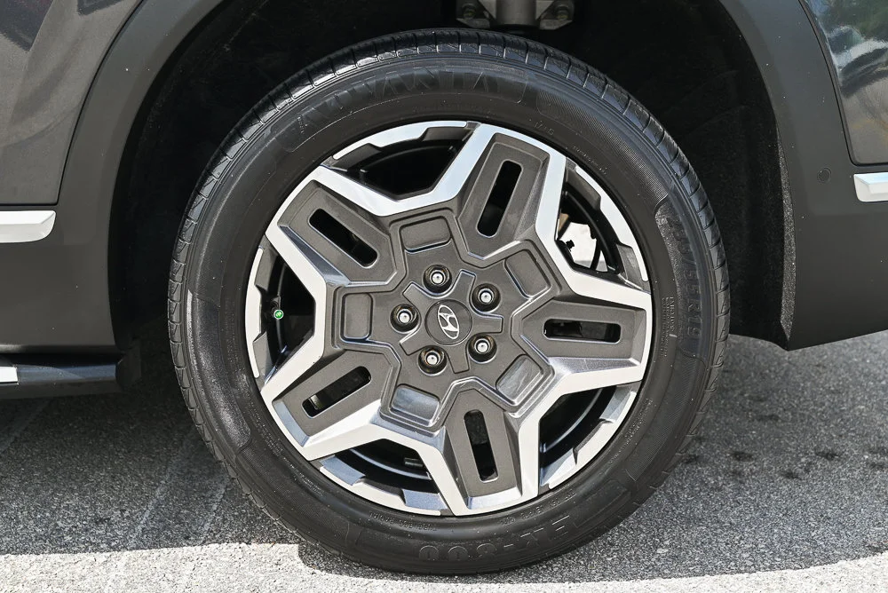 Used 2023 Gray Hyundai Limited image 8
