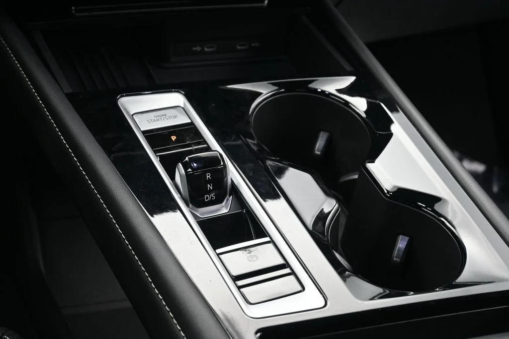 2025 Volkswagen Atlas Cross Sport SE w/Tech - Photo 23