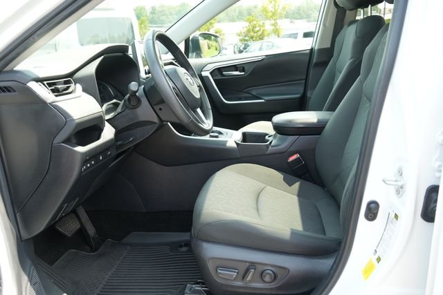 Used 2024 White Toyota XLE image 21