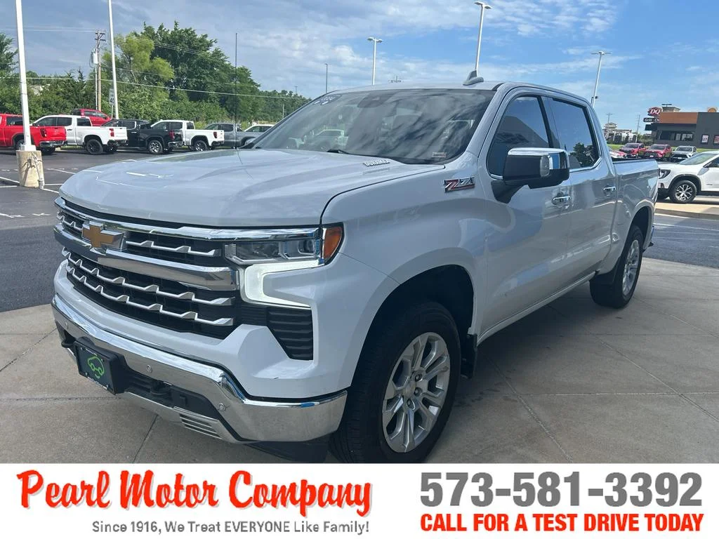 Used 2024 Summit White Chevrolet LTZ image 8