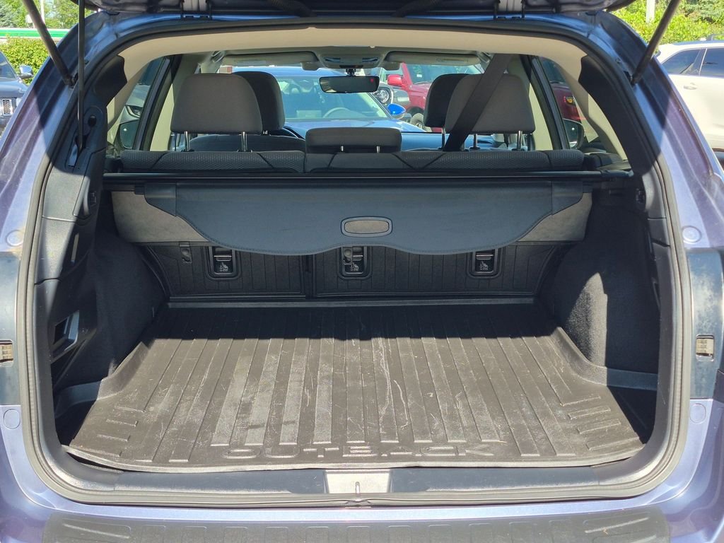 Used 2018 Blue Subaru 2.5i Premium image 28