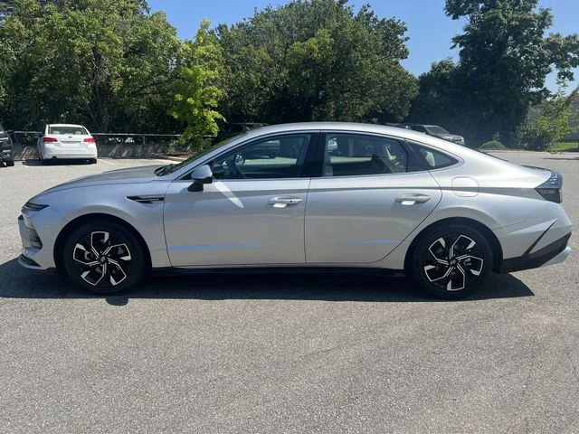 Used 2025 Silver Hyundai SEL image 10