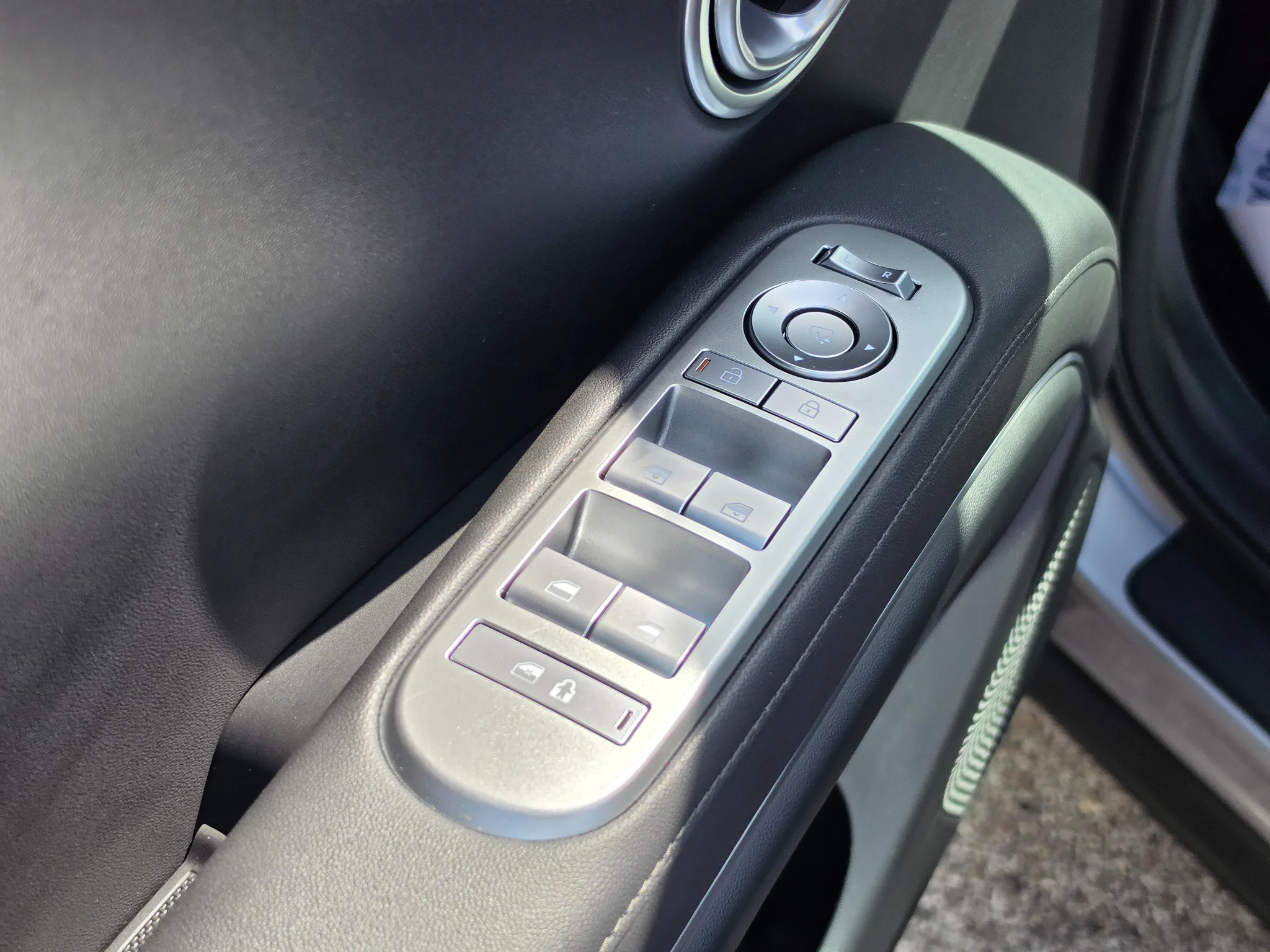 New 2027 Shimmering Silver Hyundai SEL Premium 7P image 16