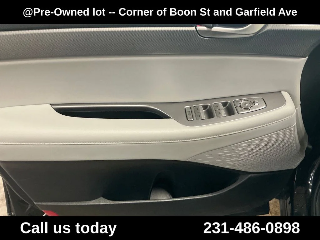 Used 2020 Black Hyundai SEL image 15