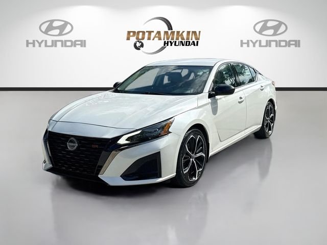 Used 2024 White Nissan 2.5 SR image 1