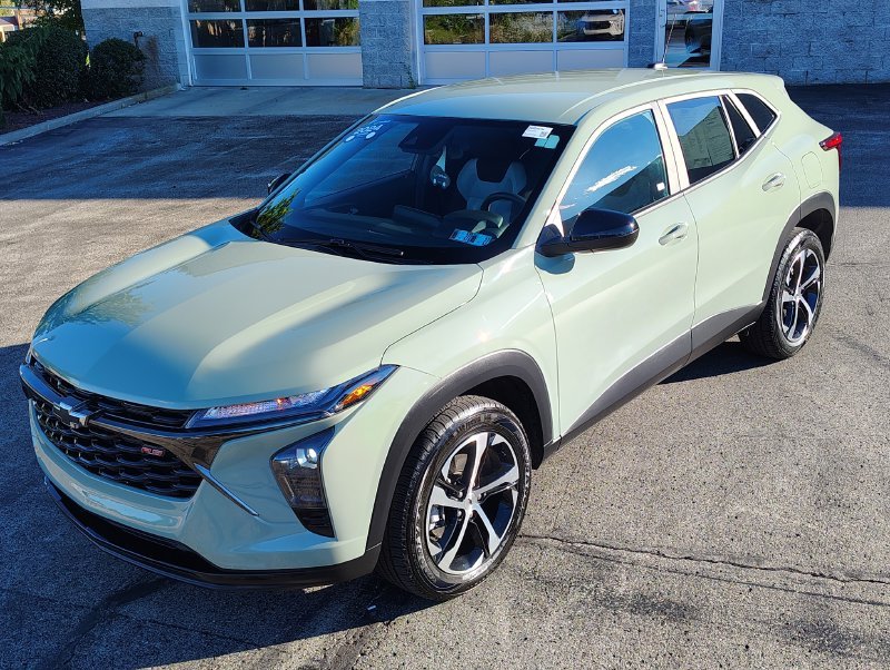 Used 2024 Green Chevrolet 1RS image 10
