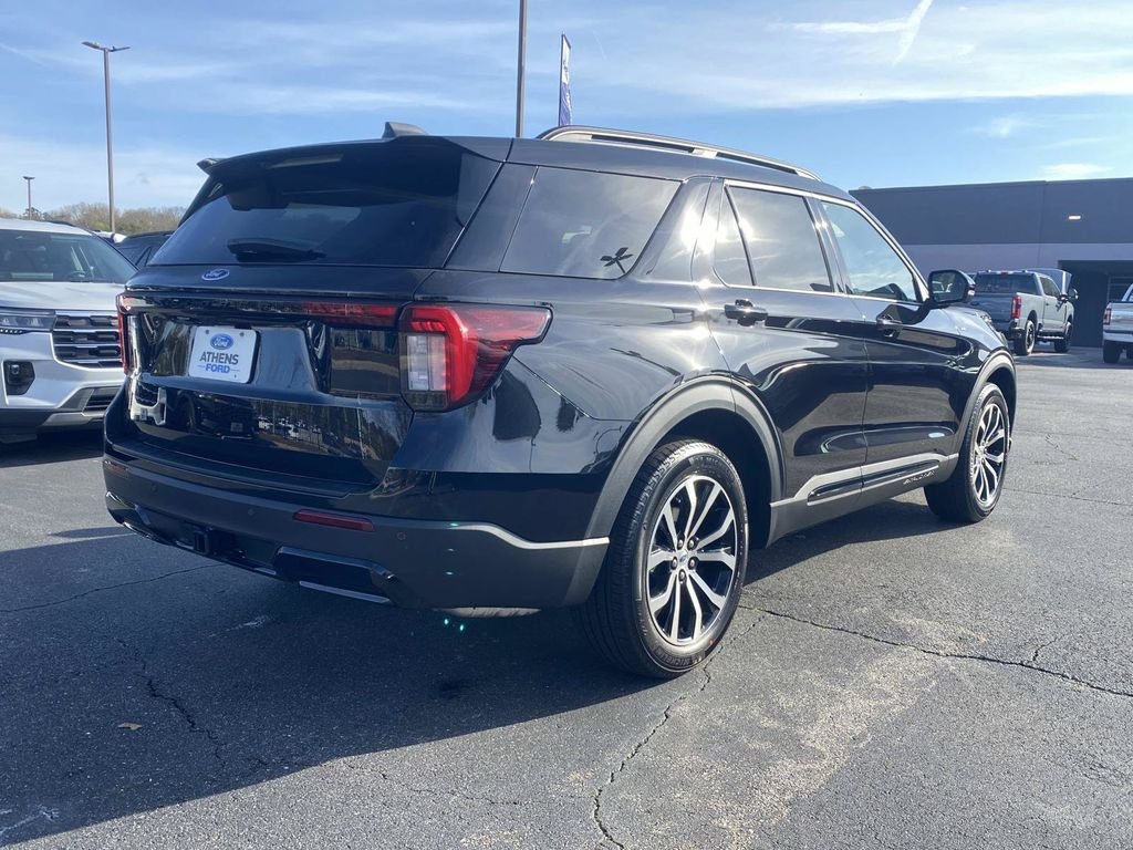 New 2026 Agate Black Metallic Ford ST-Line image 3