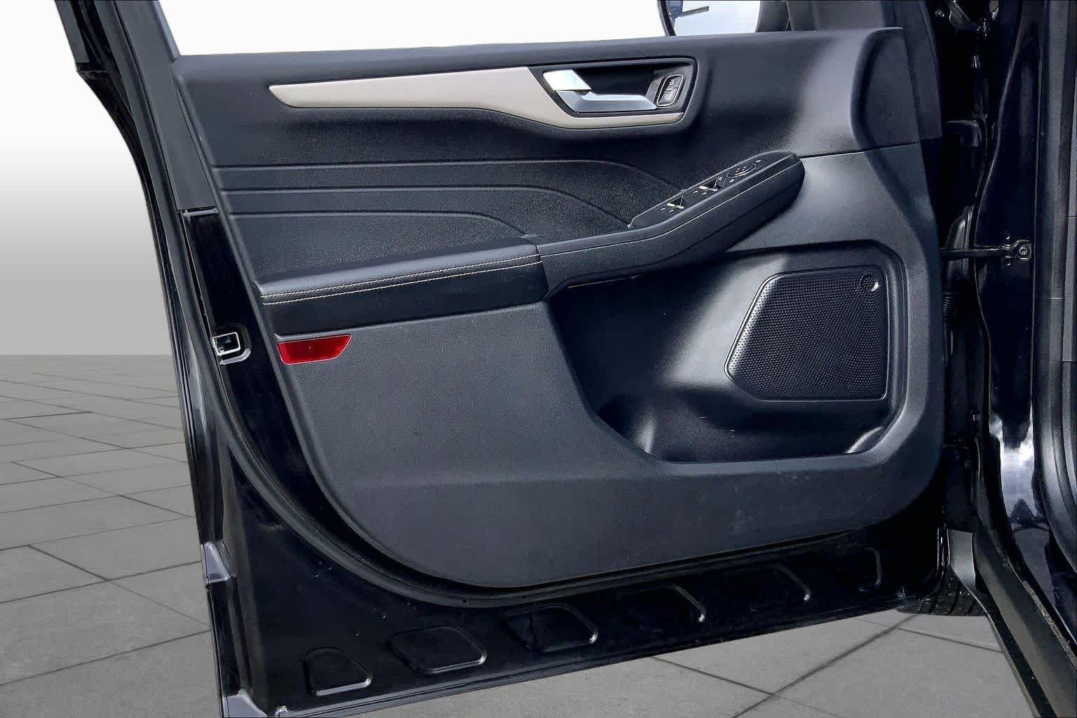 Used 2021 Agate Black Ford SE Hybrid image 21