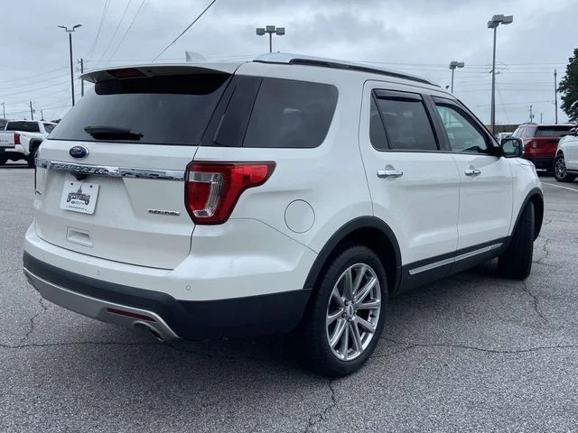 Used 2016 White Ford Limited image 3