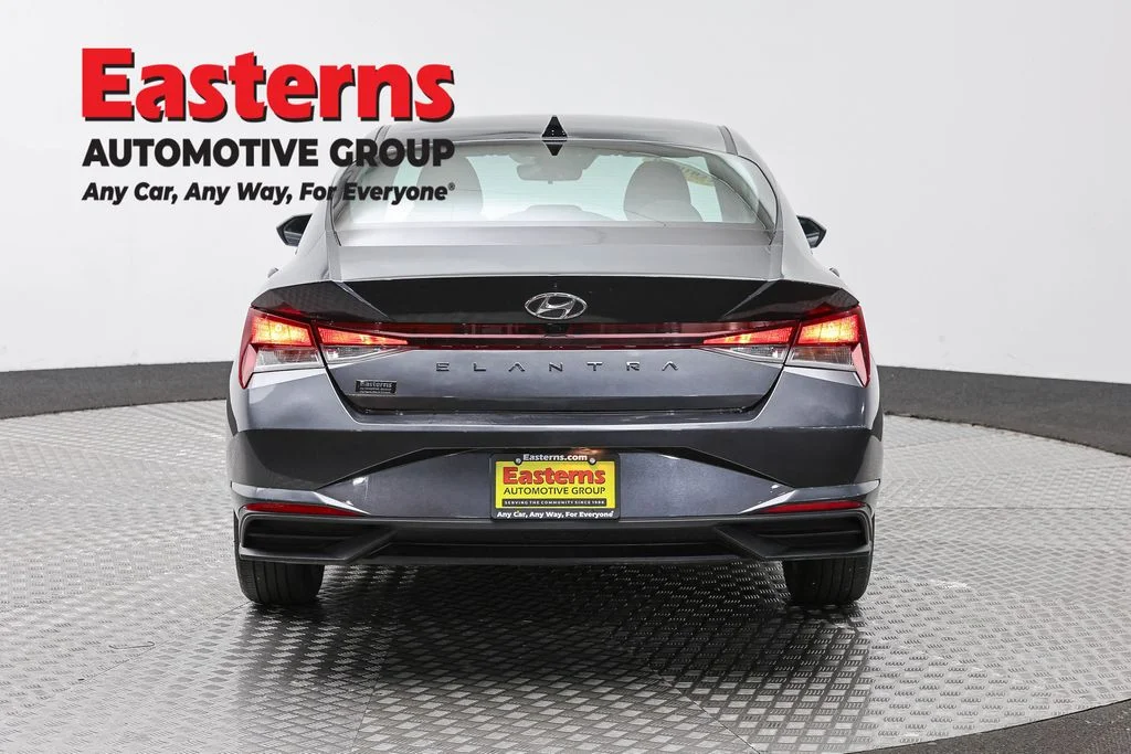 Used 2021 Gray Hyundai SEL image 6